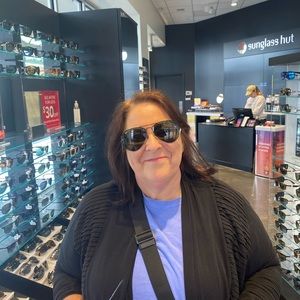 Meet your Posher, Shelly